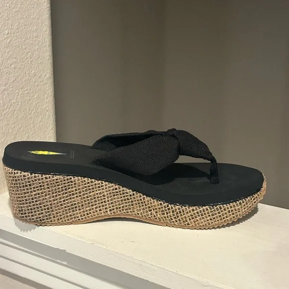 Volatile Tulane Sandals Womens Sz. 10 Black/tan Platform Wedge Thong Flip Flop - Picture 5 of 9